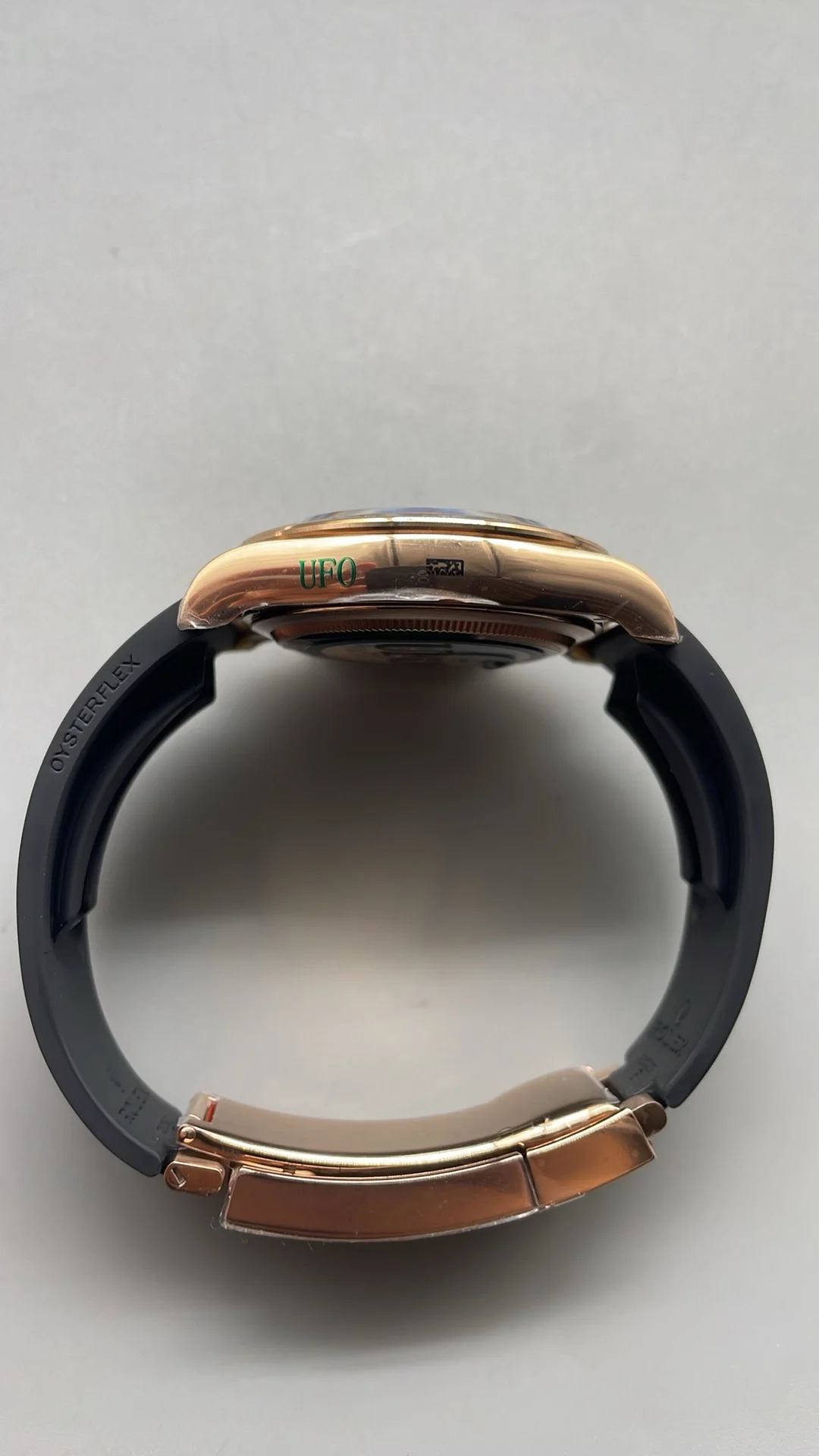 UFO, rose gold coffee, free-sprung balance 4131, weighted version — photographed off the sweep
