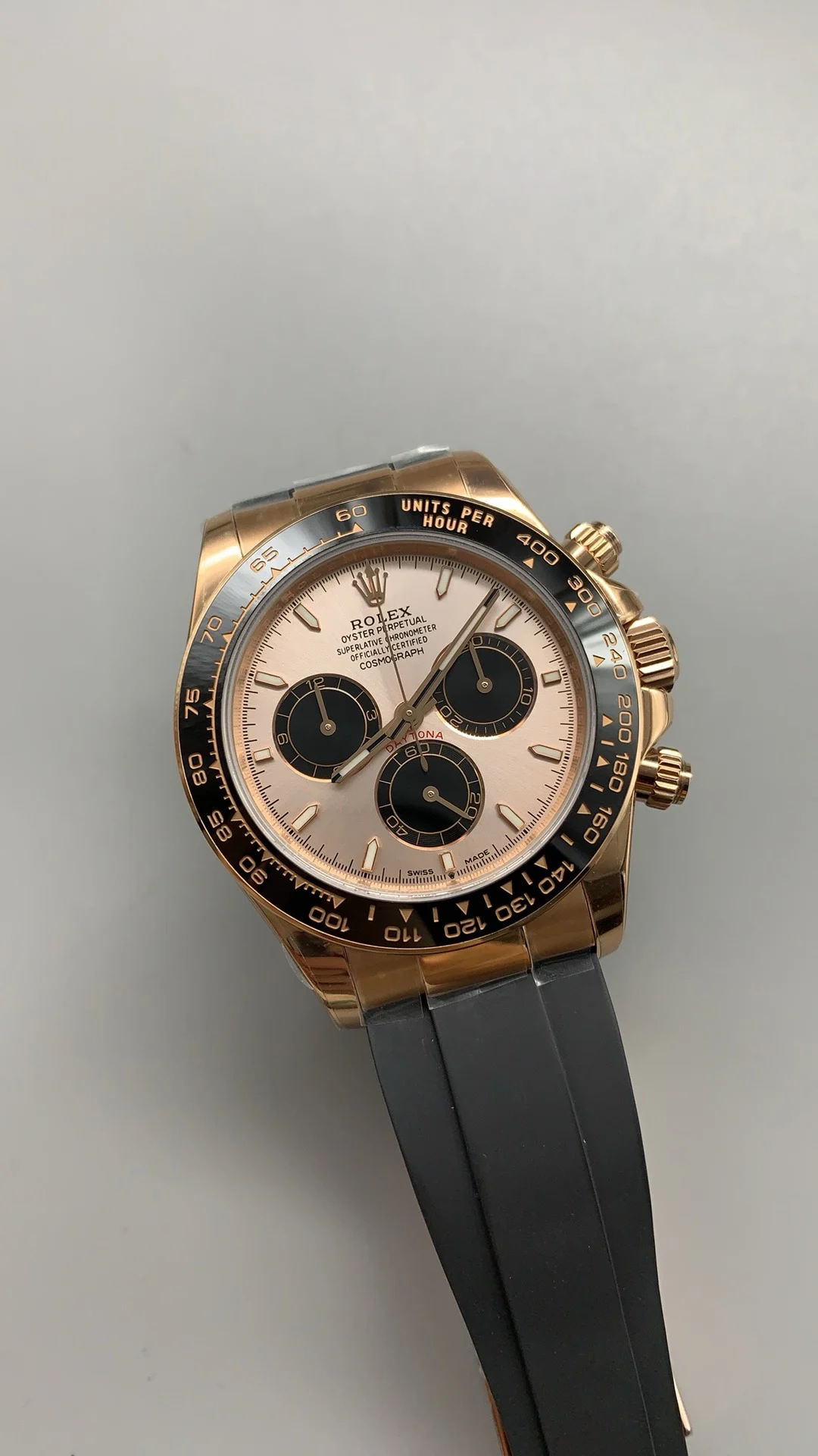 UFO, rose gold di, 4131, weighted version, free-sprung balance — photographed off the sweep
