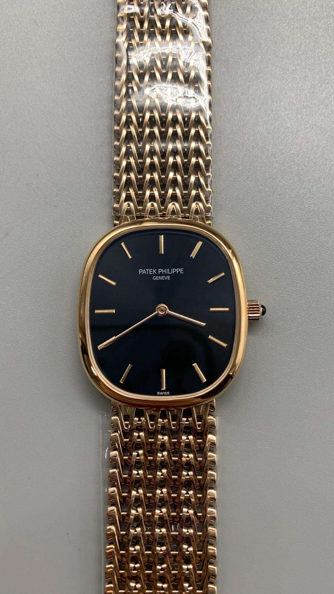 Ultra-thin PP, steel bracelet style — photographed off the sweep