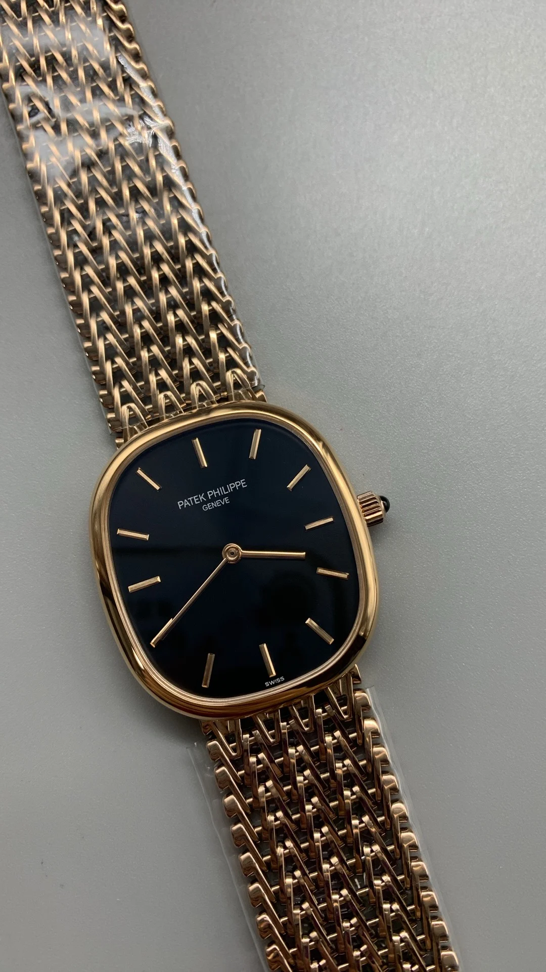 Ultra-thin PP, steel bracelet style — photographed off the sweep