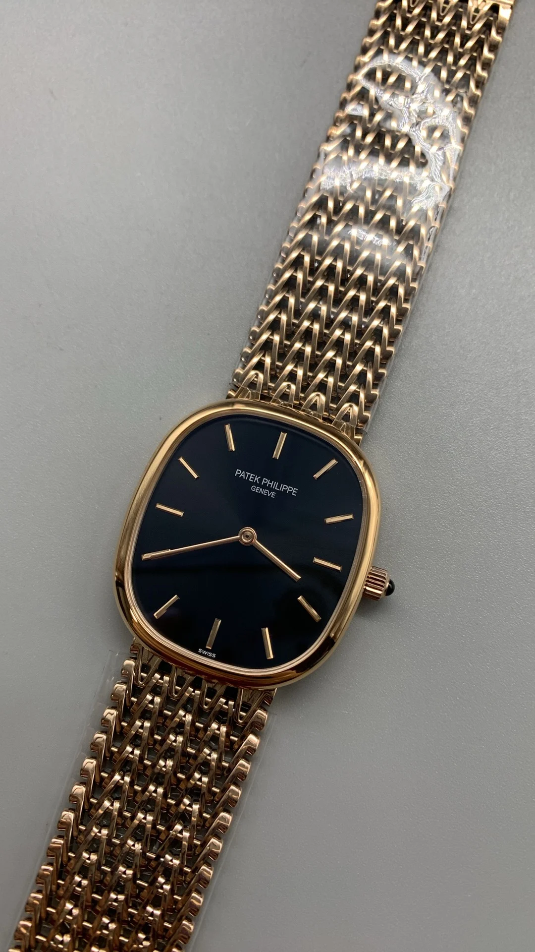 Ultra-thin PP, steel bracelet style — photographed off the sweep