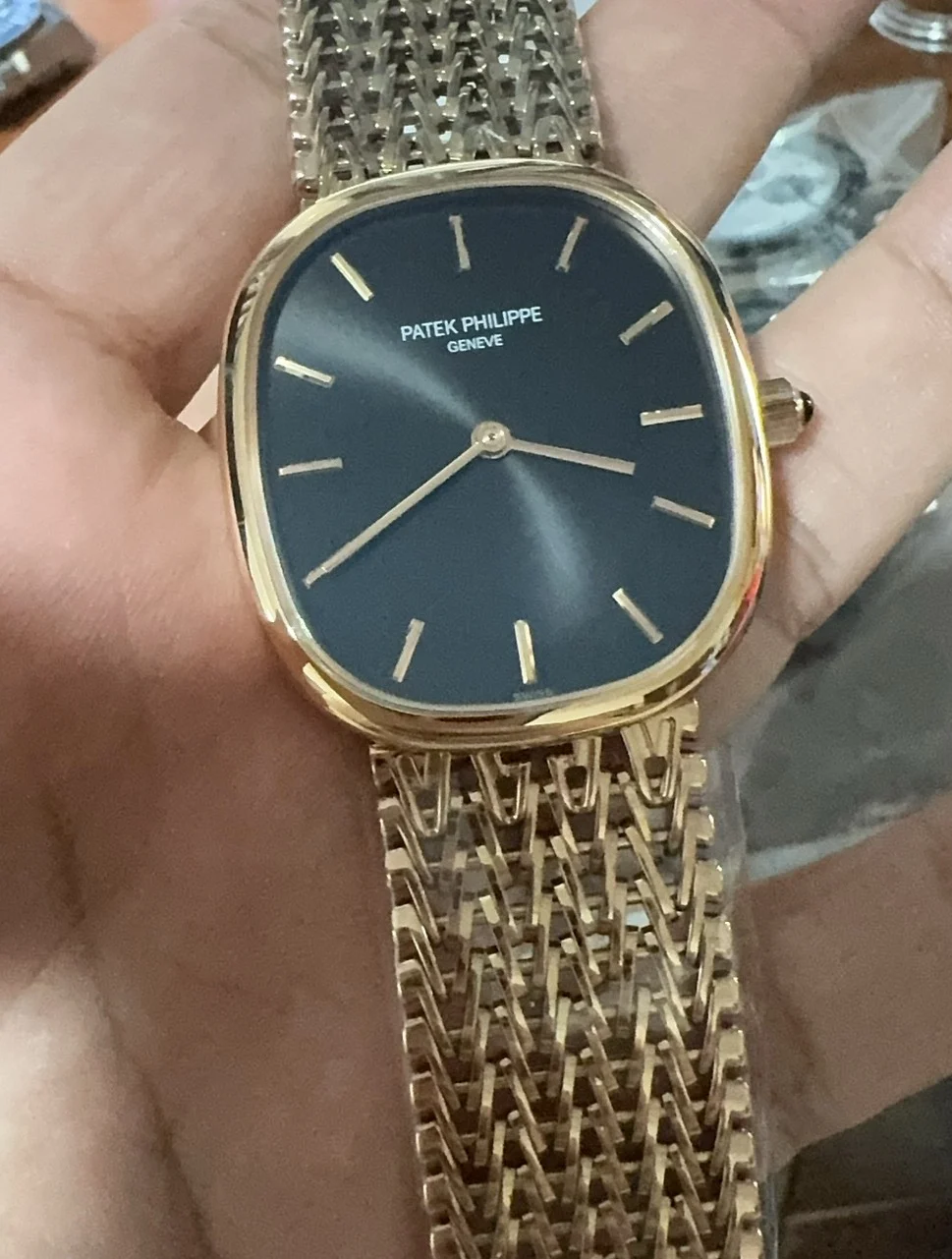 Ultra-thin PP, steel bracelet style — photographed off the sweep
