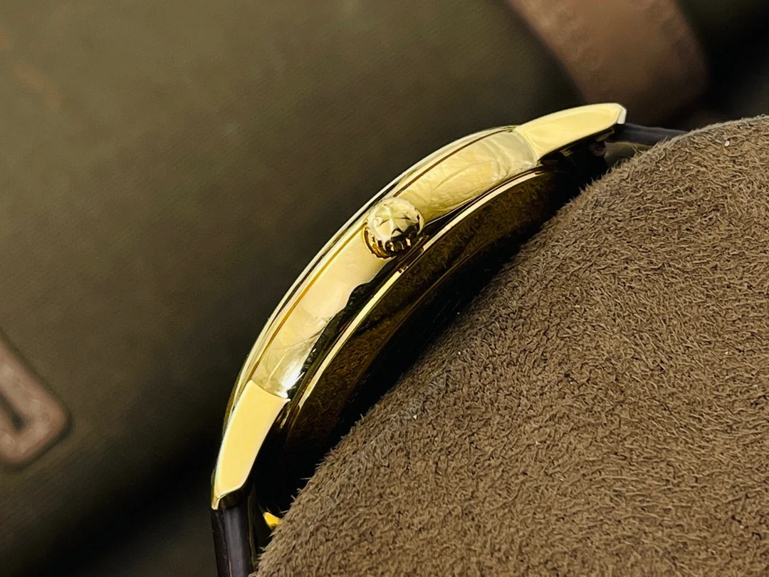 Vacheron Constantin 40mm — photographed off the sweep