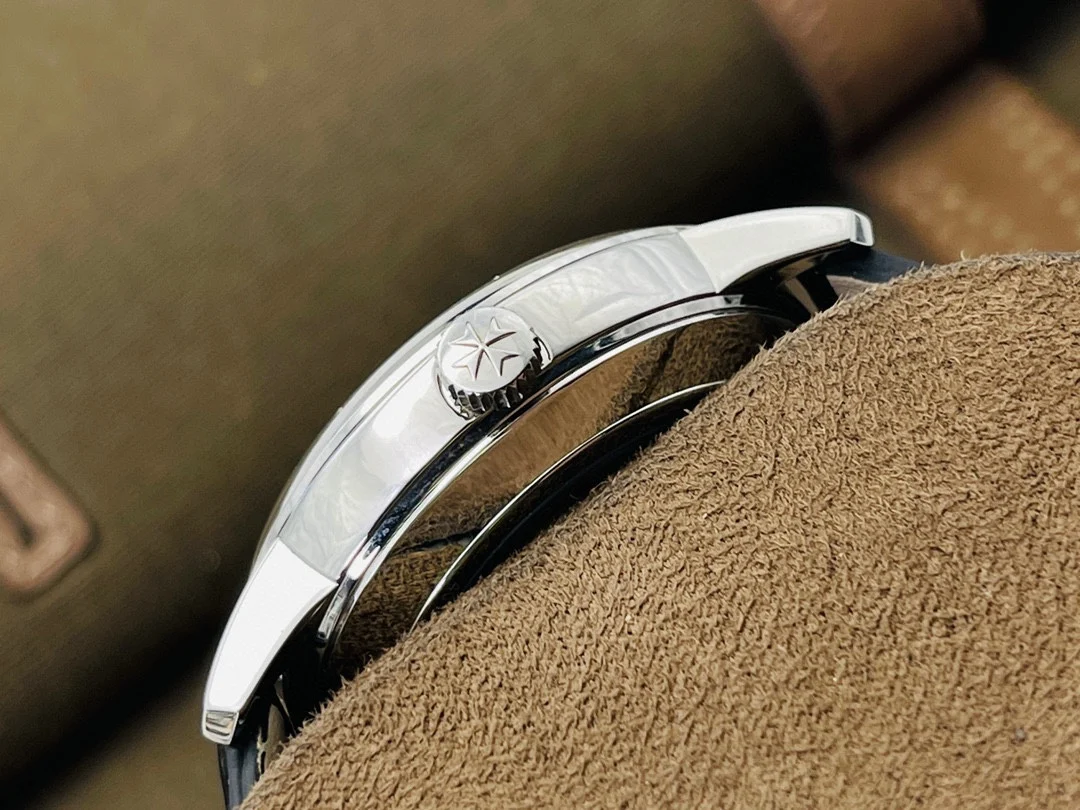 Vacheron Constantin 42.5mm — photographed off the sweep