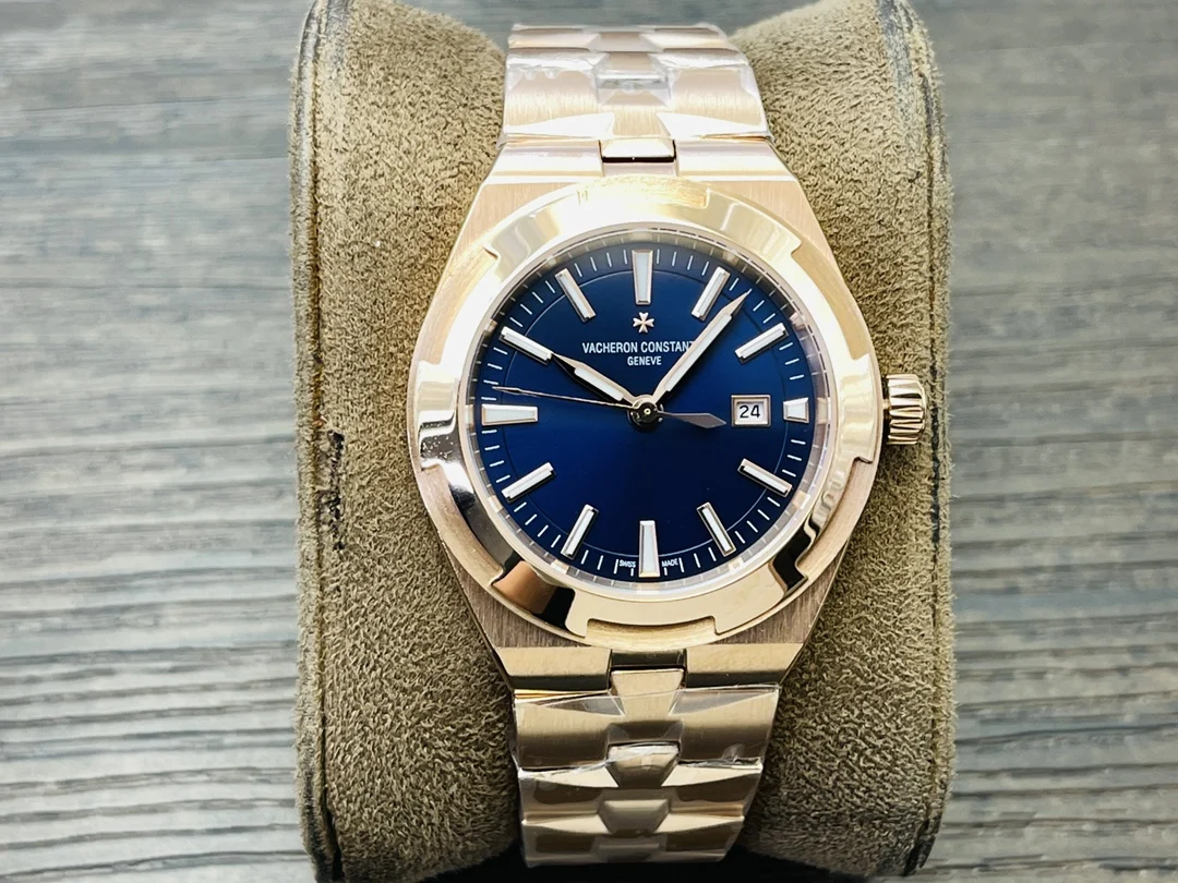 Vacheron Constantin Overseas 35mm — photographed off the sweep