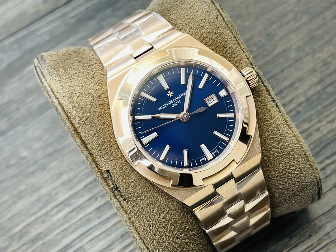 Vacheron Constantin Overseas 35mm — photographed off the sweep