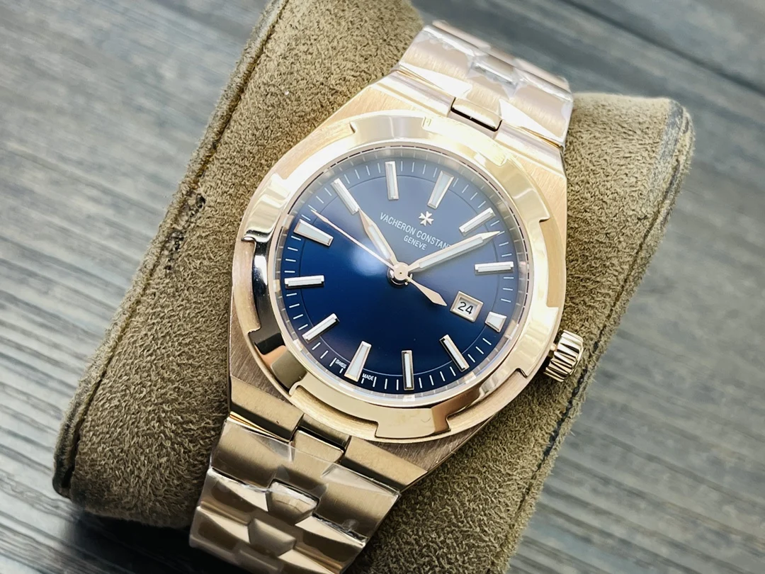Vacheron Constantin Overseas 35mm — photographed off the sweep