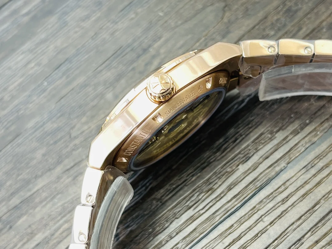 Vacheron Constantin Overseas 35mm — photographed off the sweep