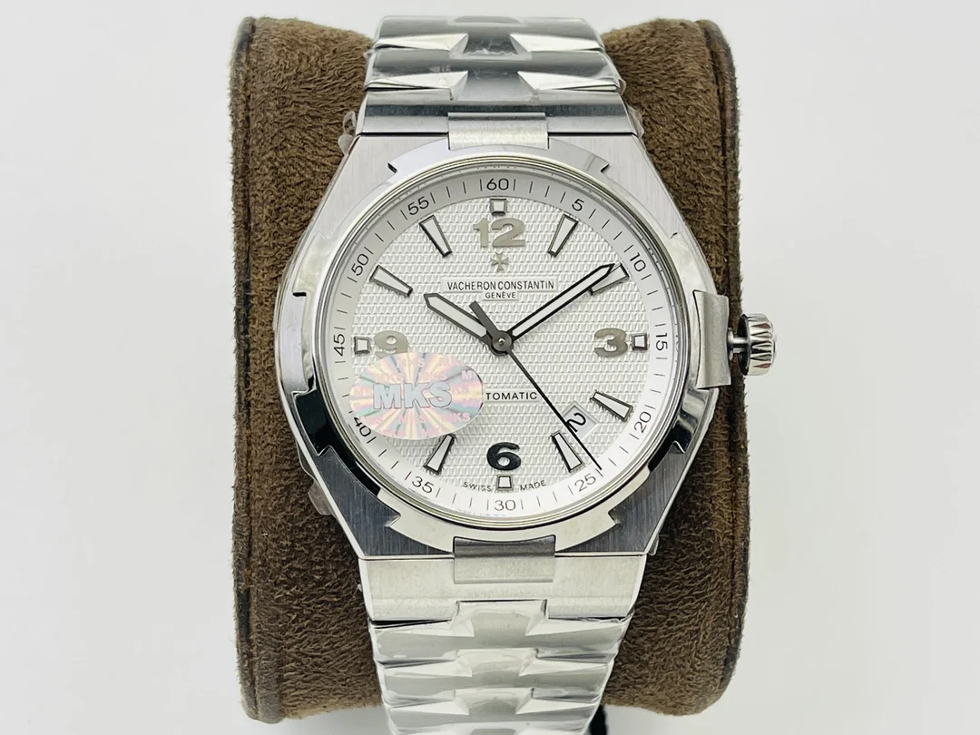 Vacheron Constantin Overseas 42mm — photographed off the sweep