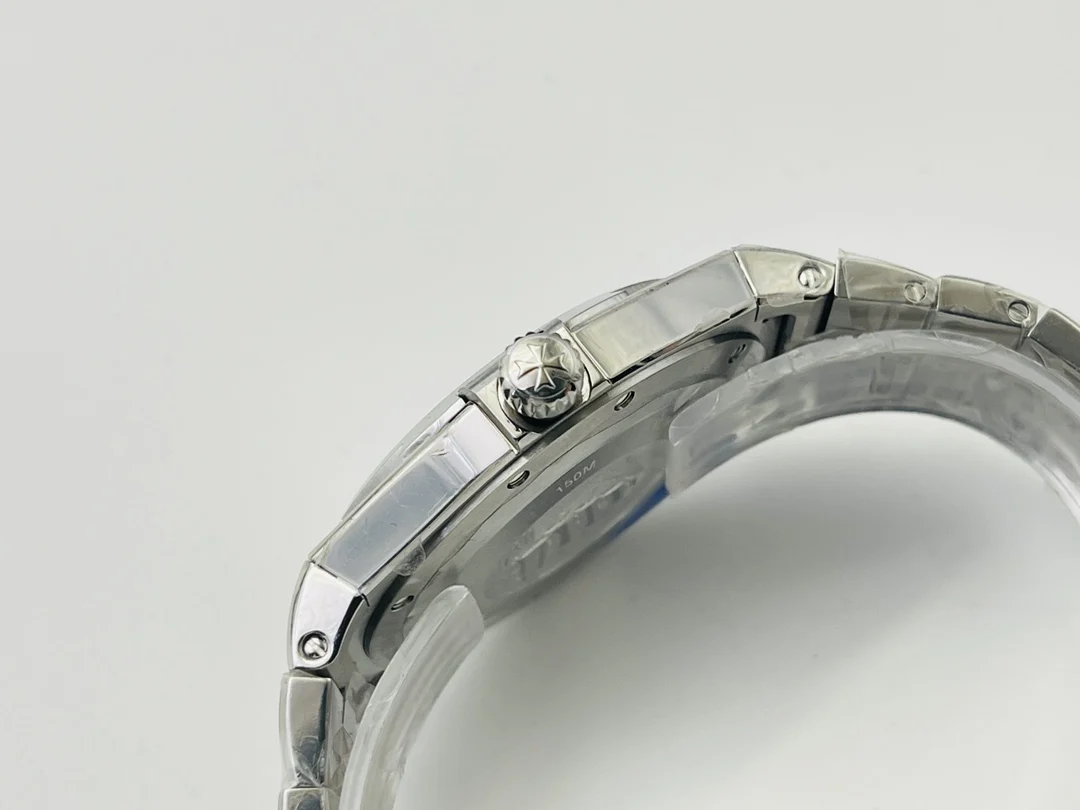 Vacheron Constantin Overseas 42mm — photographed off the sweep