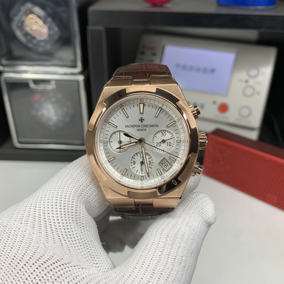 Vacheron Constantin Overseas 5500V/000R-B074 — photographed off the sweep