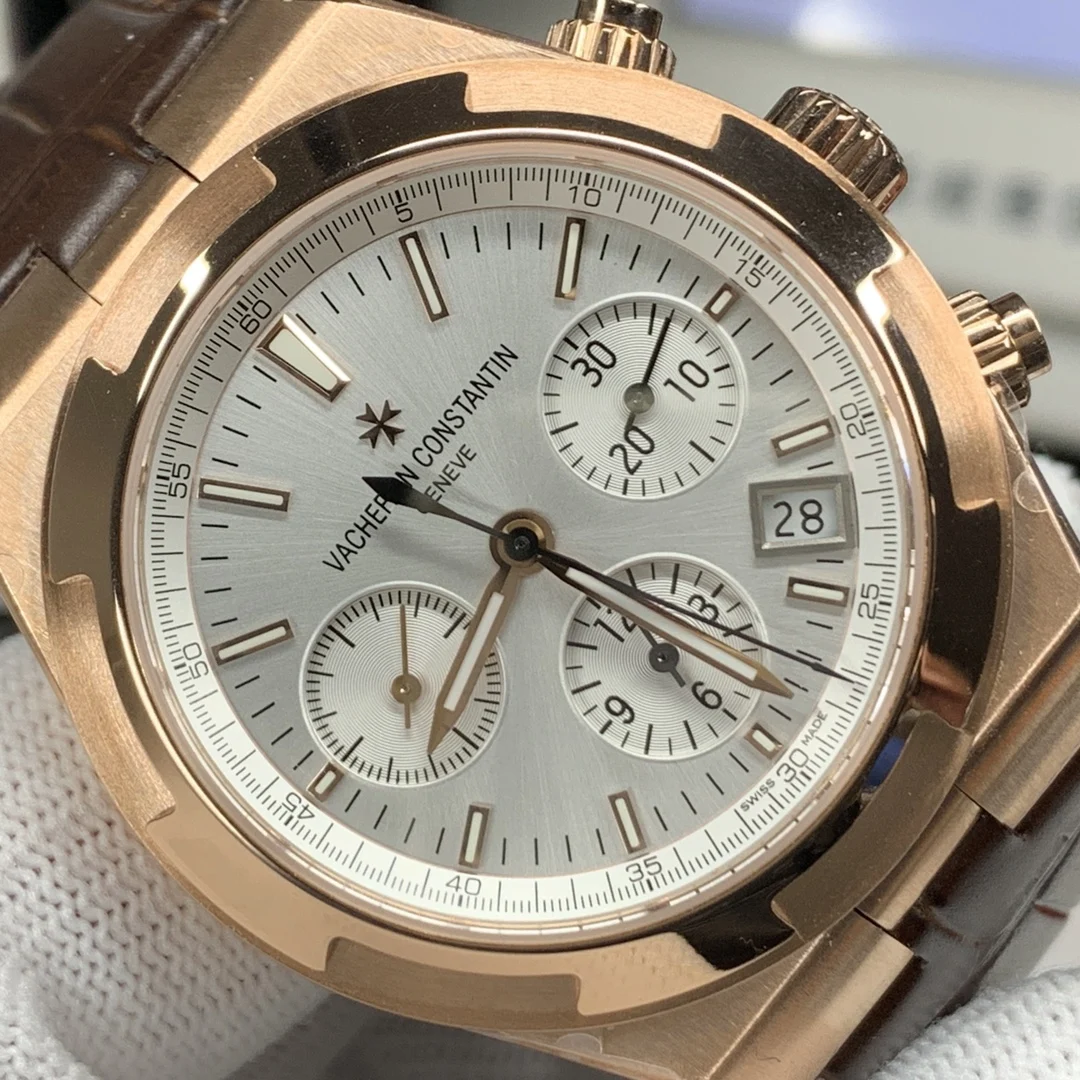 Vacheron Constantin Overseas 5500V/000R-B074 — photographed off the sweep