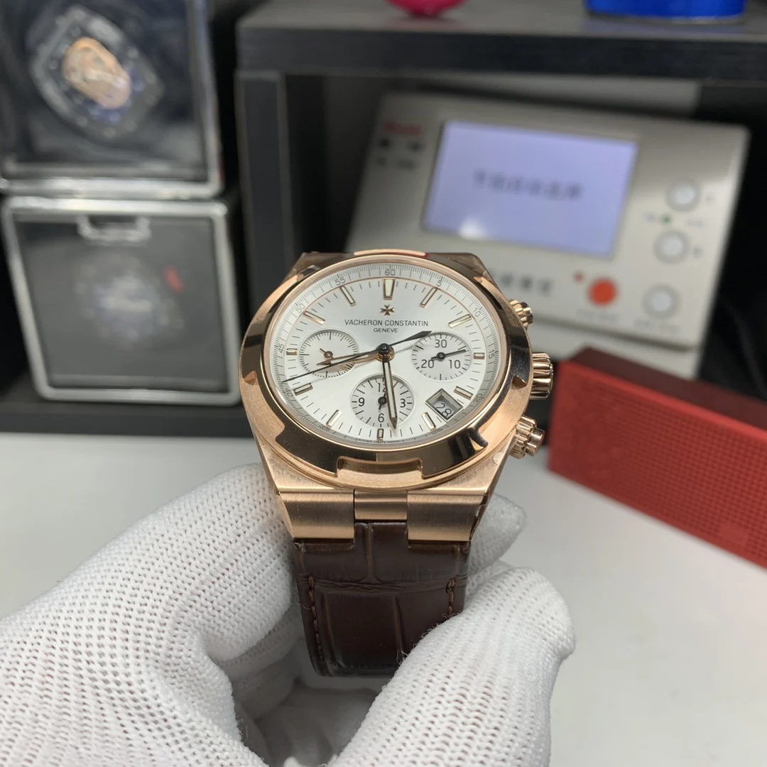 Vacheron Constantin Overseas 5500V/000R-B074 — photographed off the sweep