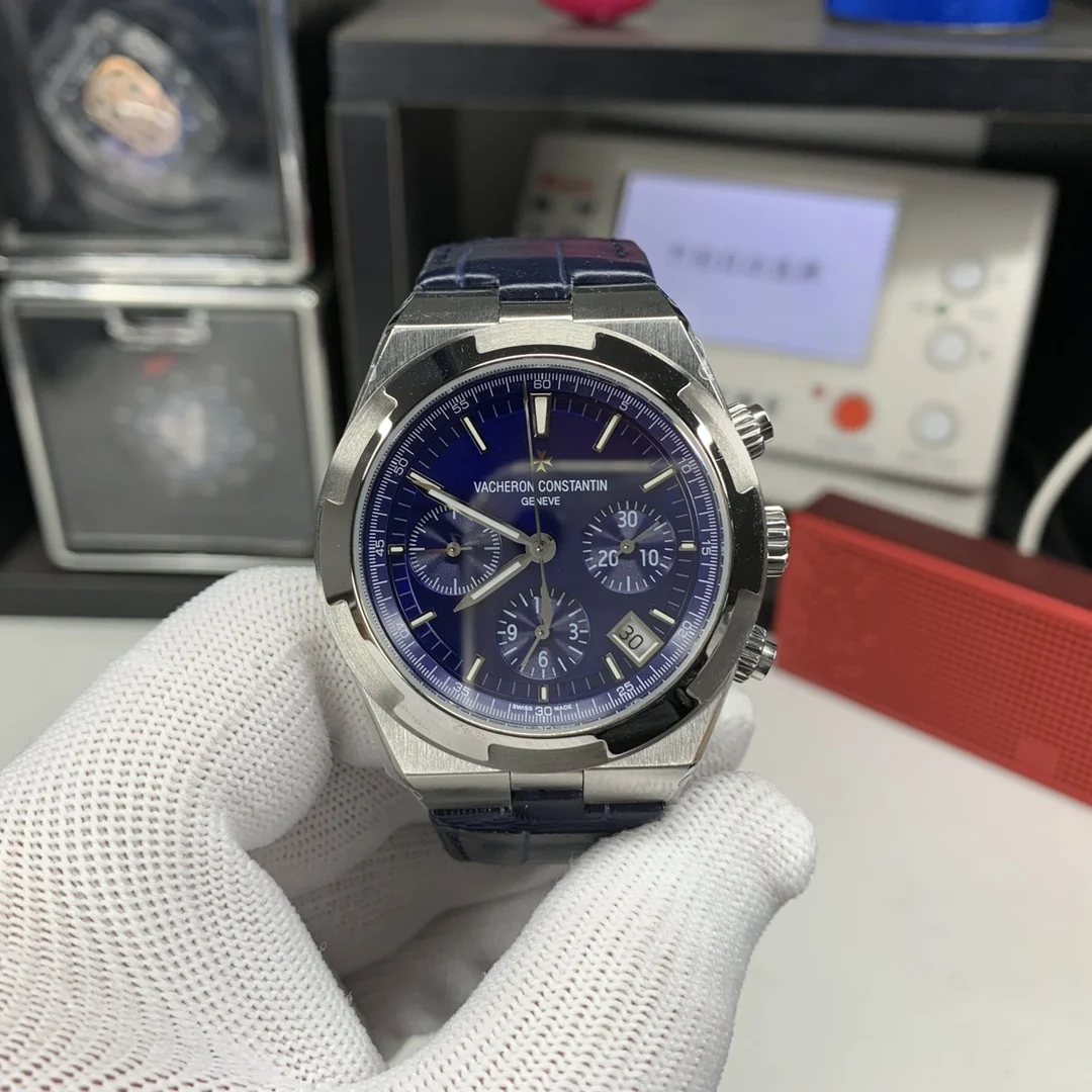 Vacheron Constantin Overseas 5500V/110A-B075 — photographed off the sweep