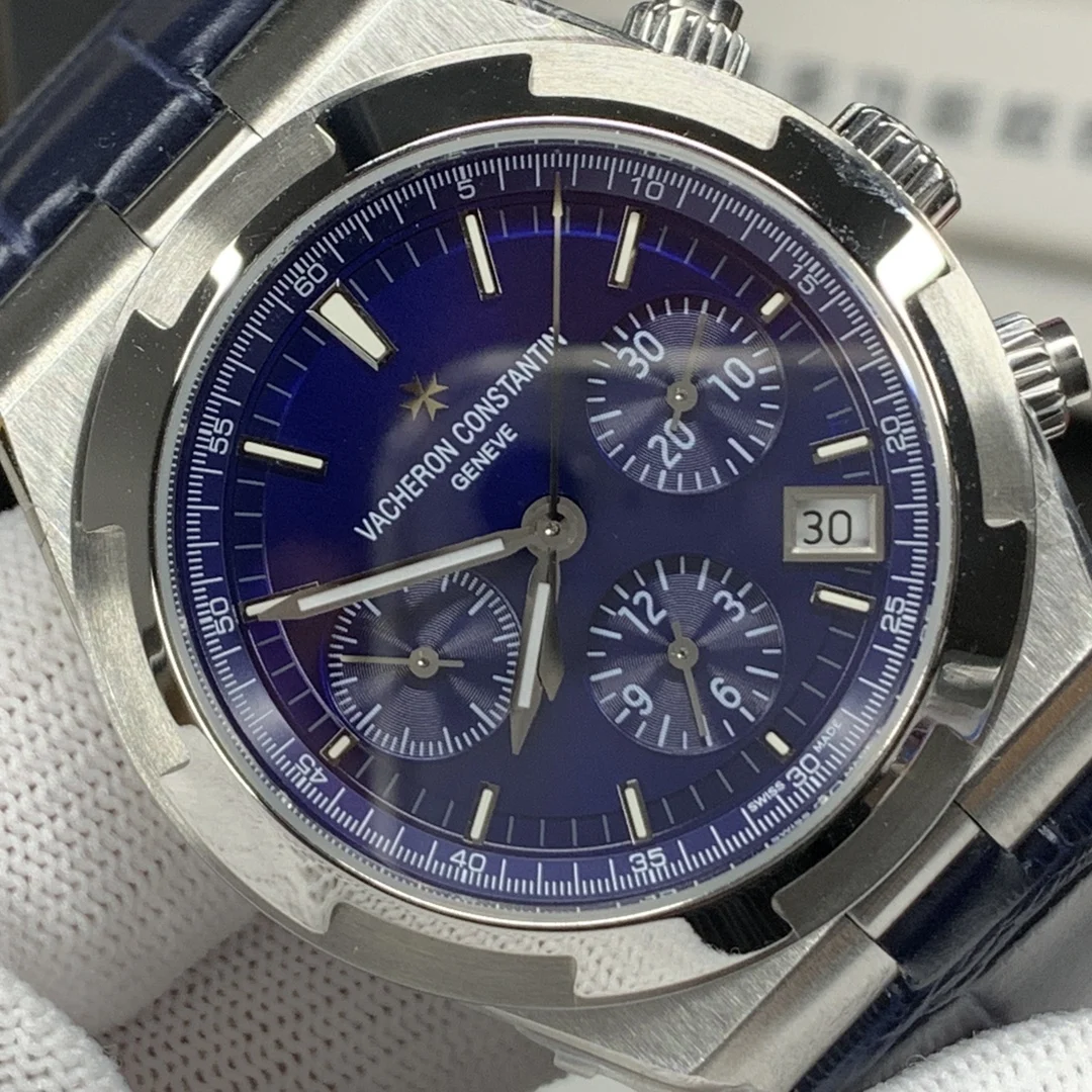 Vacheron Constantin Overseas 5500V/110A-B075 — photographed off the sweep