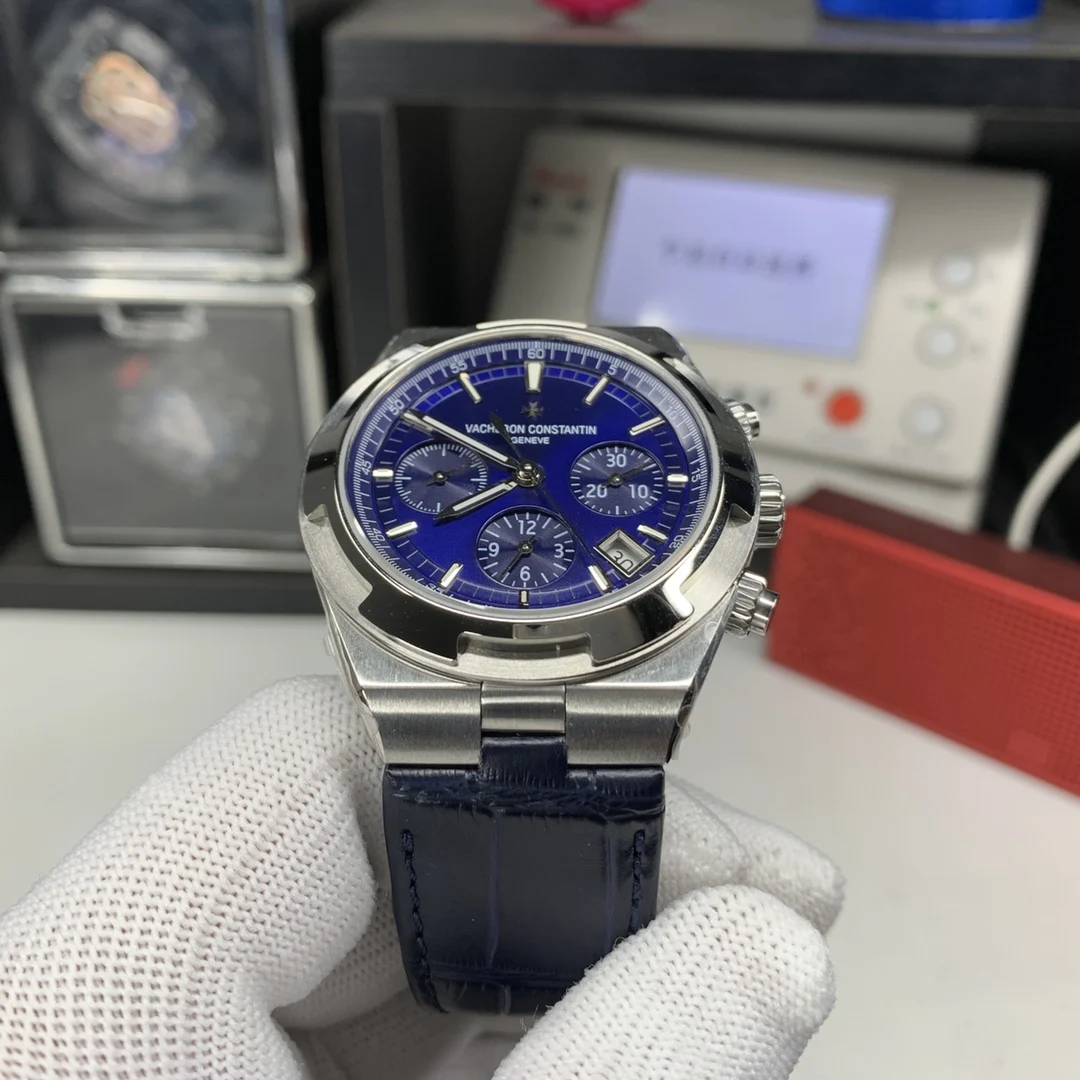 Vacheron Constantin Overseas 5500V/110A-B075 — photographed off the sweep