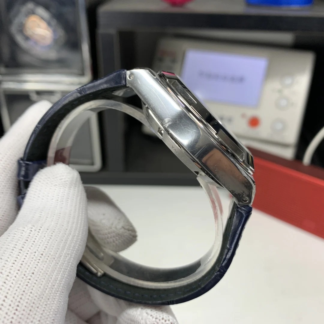Vacheron Constantin Overseas 5500V/110A-B075 — photographed off the sweep