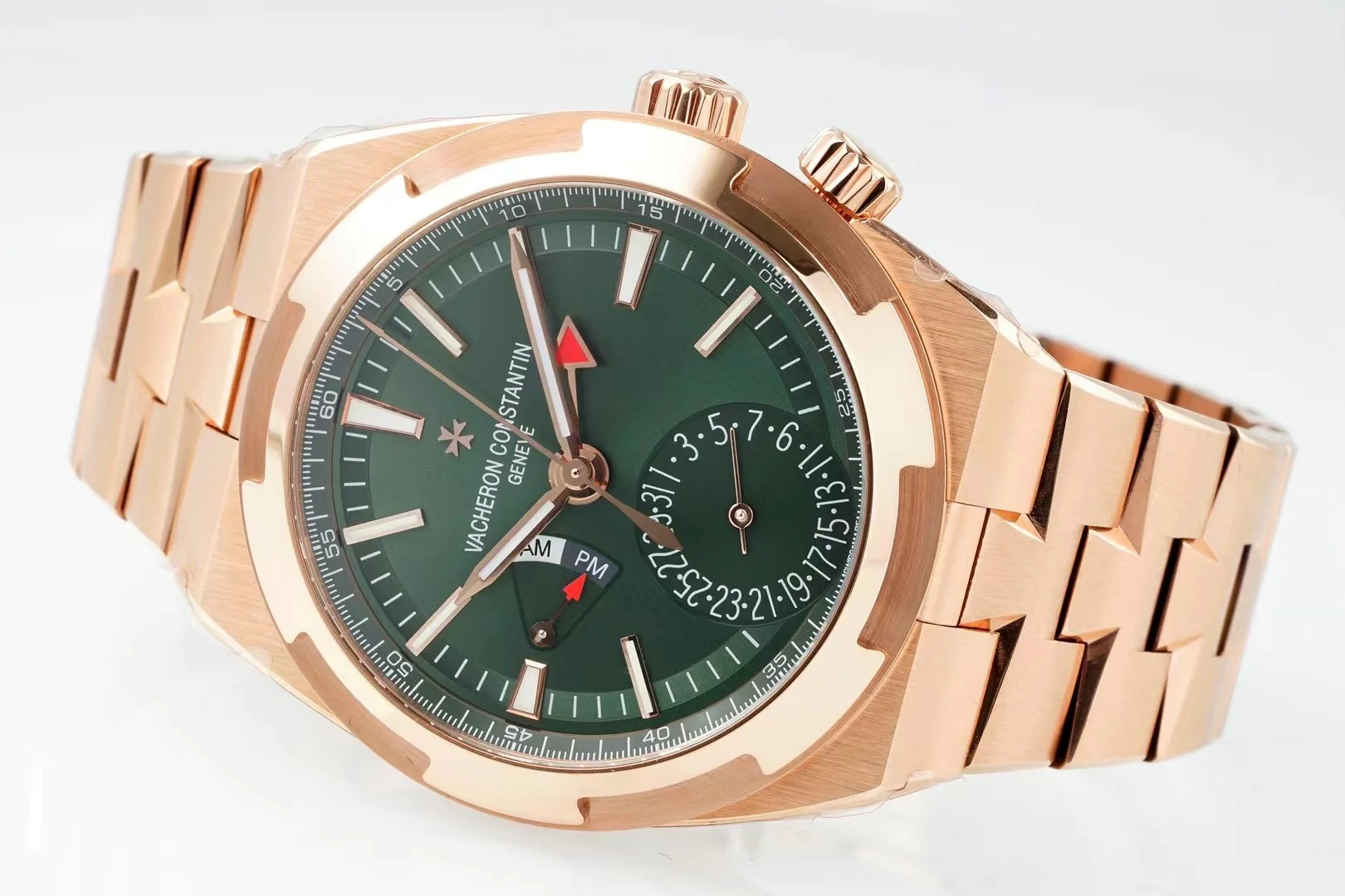 Vacheron Constantin Overseas 7900V/210A-B334 — detail
