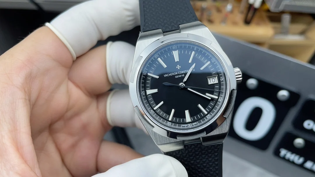 Vacheron Constantin Overseas Black Dial — photographed off the sweep