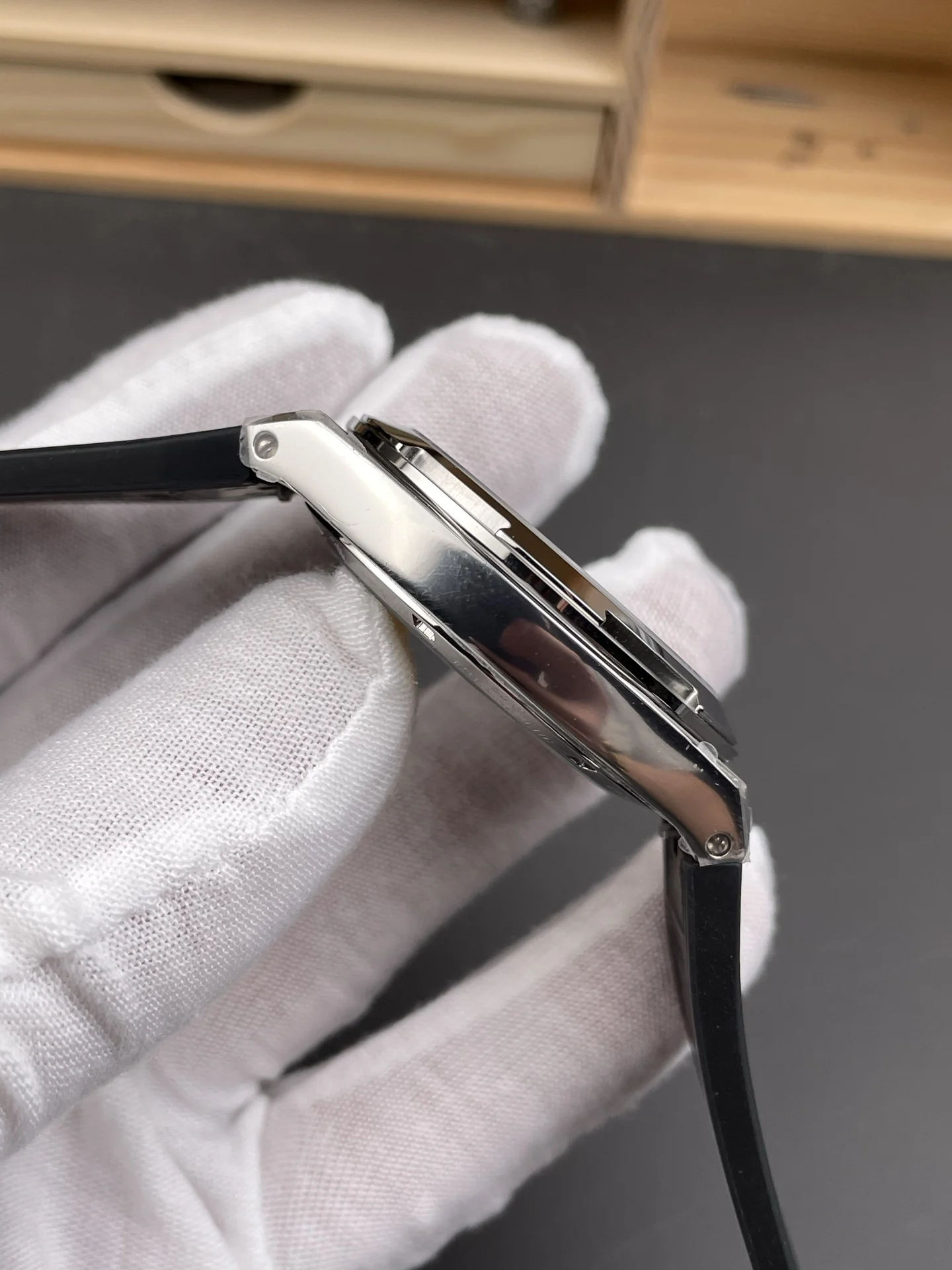 Vacheron Constantin Overseas Black Dial 41mm — photographed off the sweep