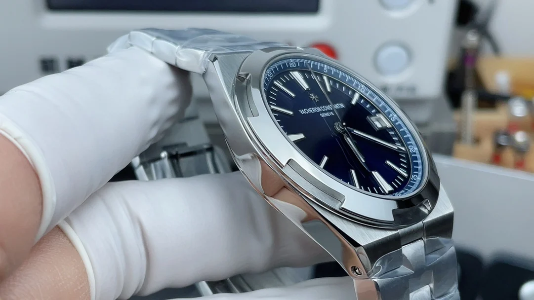 Vacheron Constantin Overseas Blue Dial — photographed off the sweep