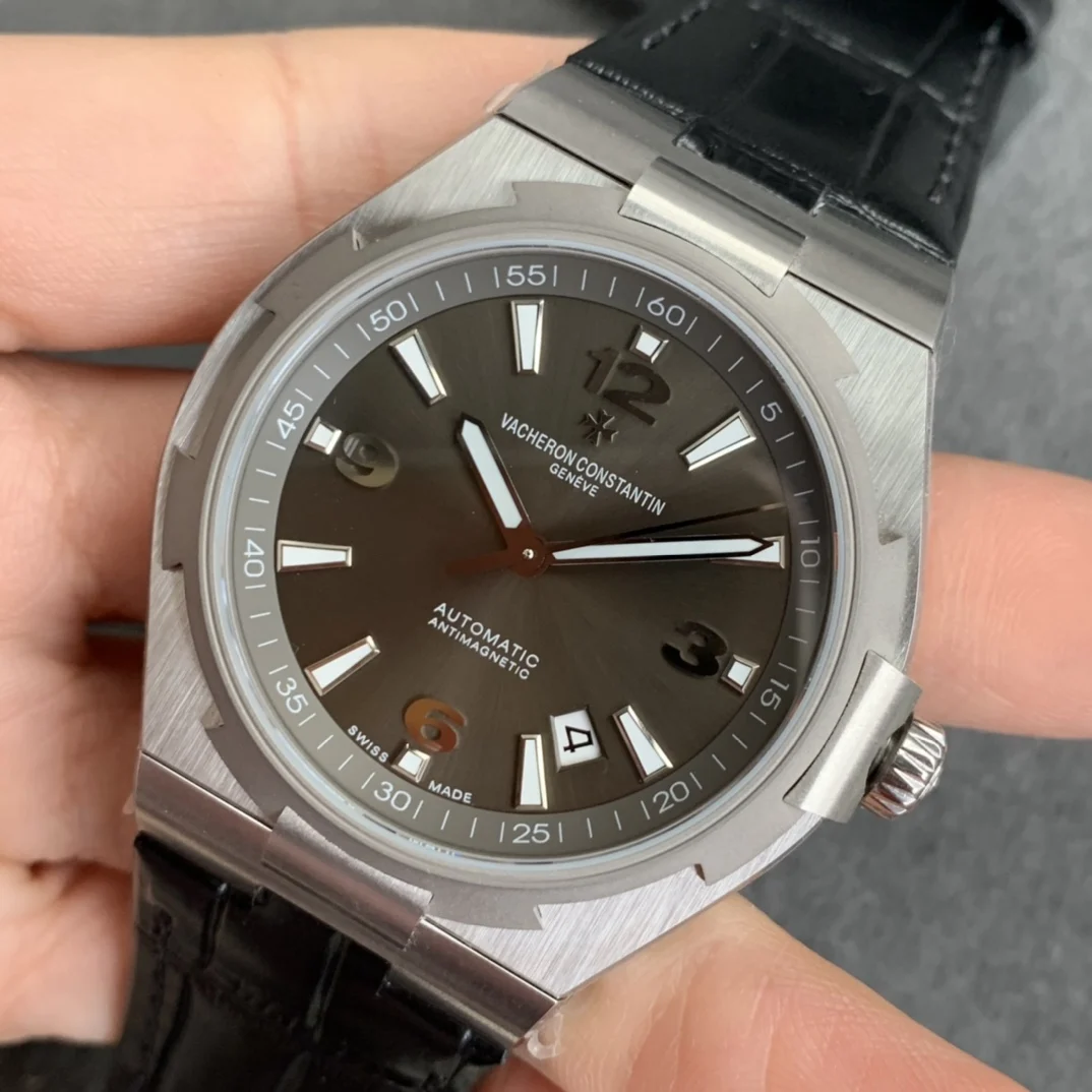Vacheron Constantin Overseas Diamond-Set 42mm — photographed off the sweep