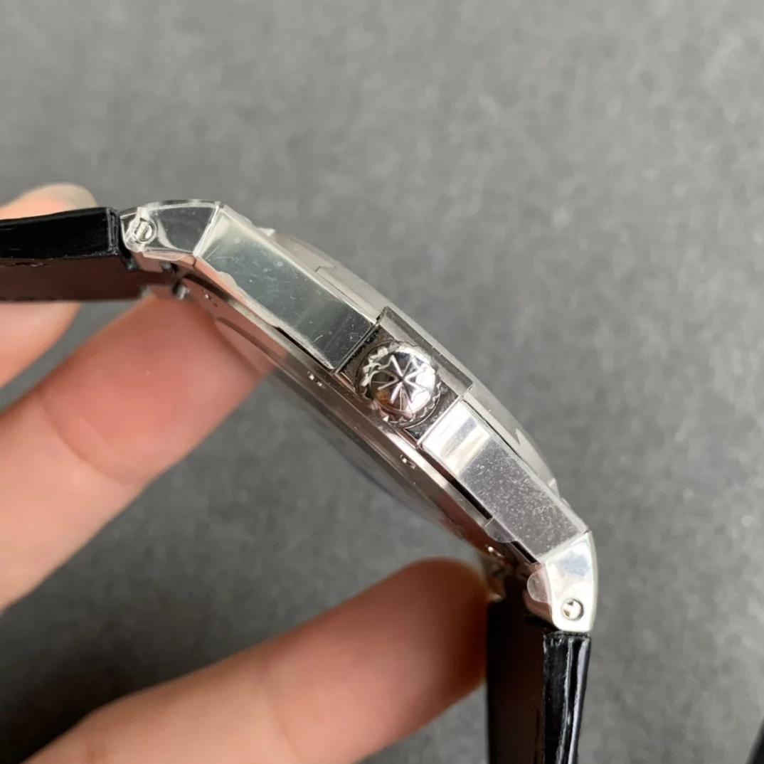 Vacheron Constantin Overseas Diamond-Set 42mm — photographed off the sweep