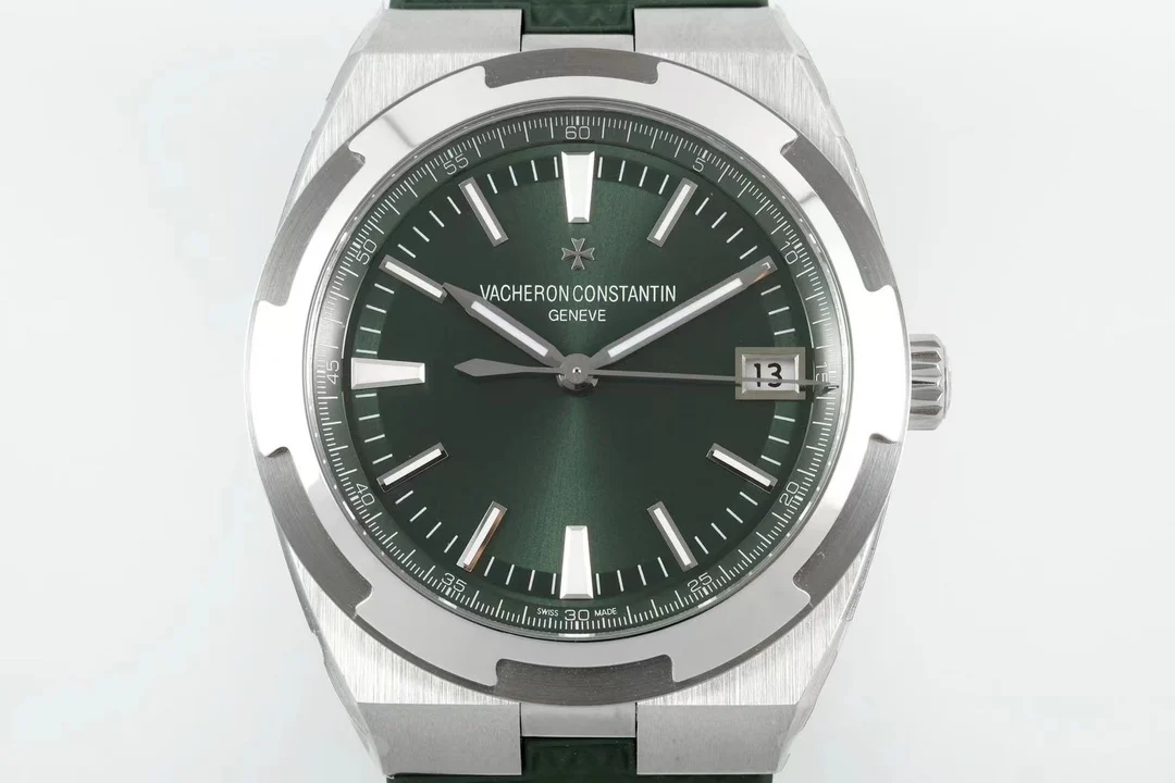 Vacheron Constantin Overseas Green Dial — detail