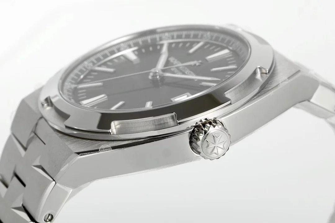 Vacheron Constantin Overseas Green Dial — photographed off the sweep