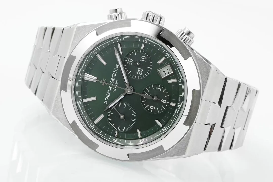Vacheron Constantin Overseas Green Dial — detail