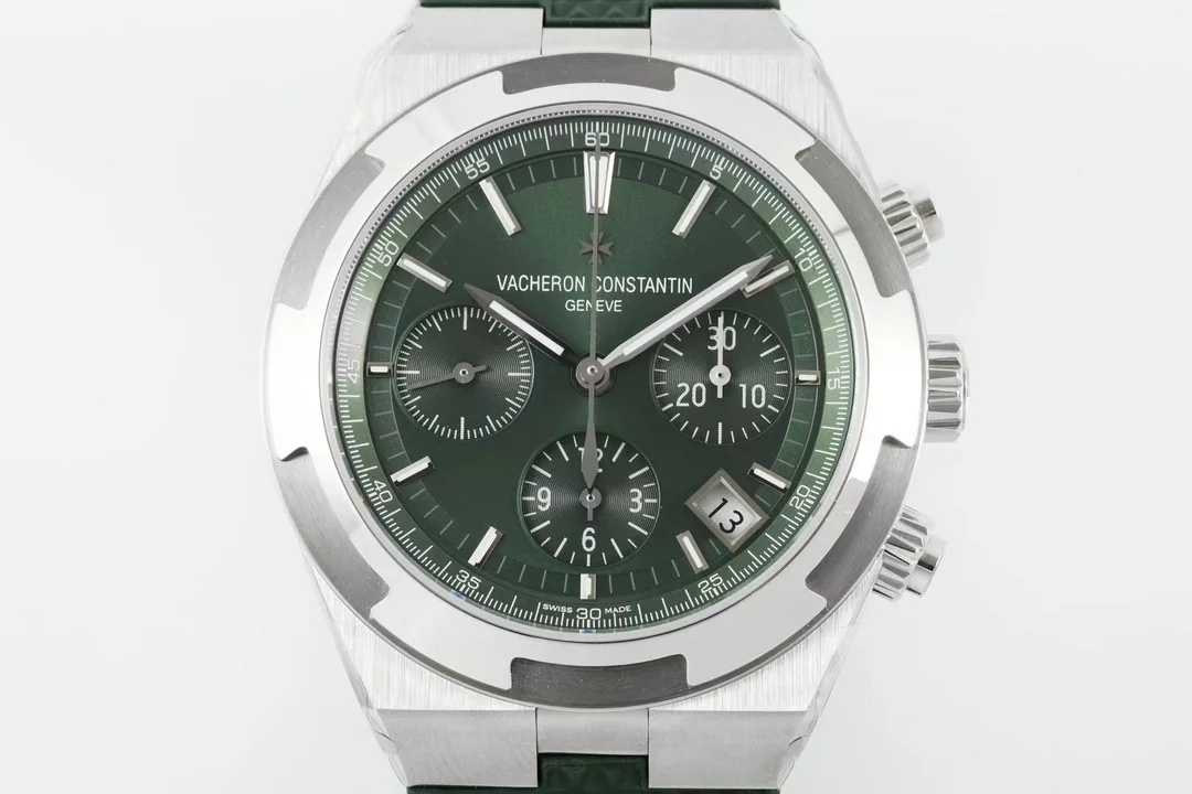 Vacheron Constantin Overseas Green Dial — detail
