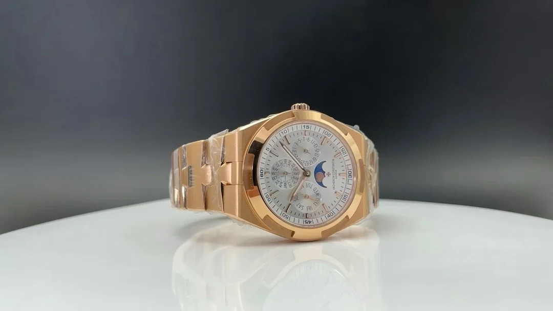 Vacheron Constantin Overseas Perpetual Calendar Steel 41.5mm — photographed off the sweep