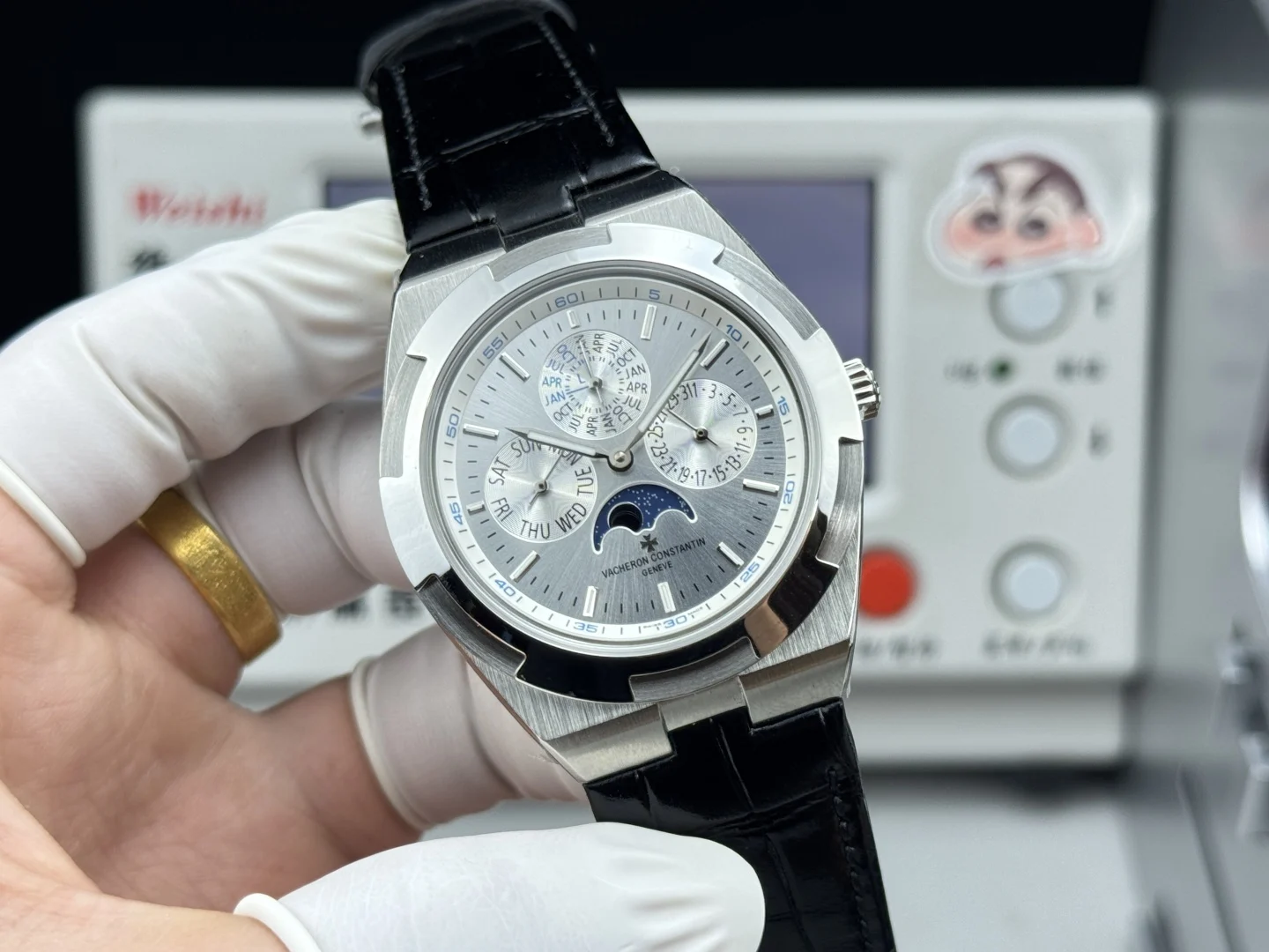 Vacheron Constantin Overseas Perpetual Calendar Steel 41.5mm — photographed off the sweep