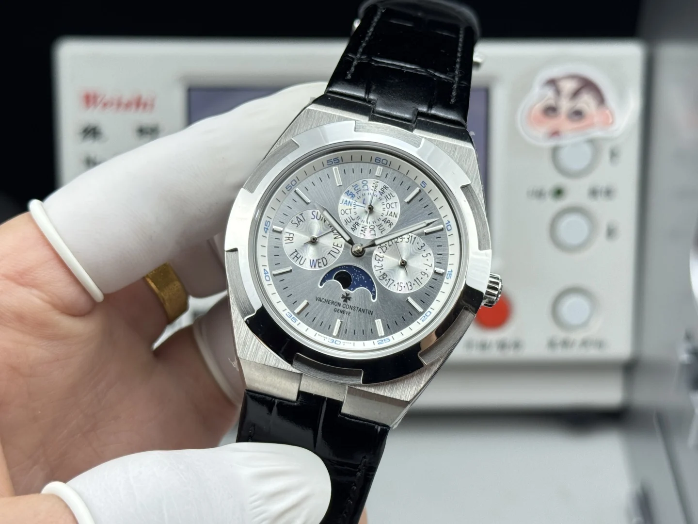 Vacheron Constantin Overseas Perpetual Calendar Steel 41.5mm — photographed off the sweep