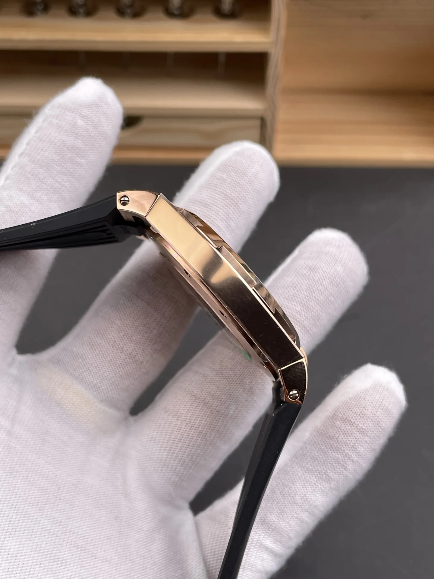 Vacheron Constantin Overseas Rose Gold Black Dial — photographed off the sweep