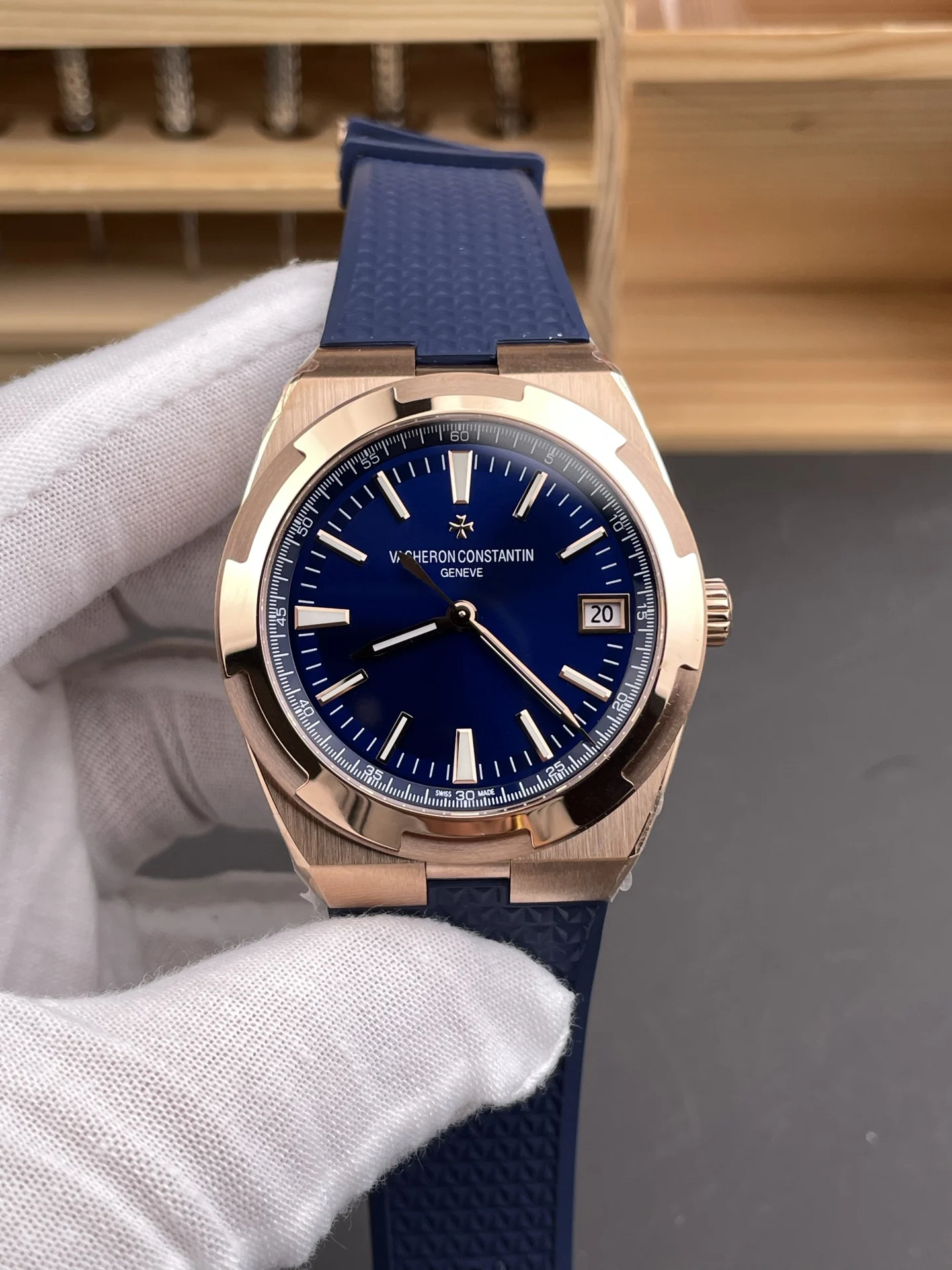 Vacheron Constantin Overseas Rose Gold Blue Dial 41mm — photographed off the sweep