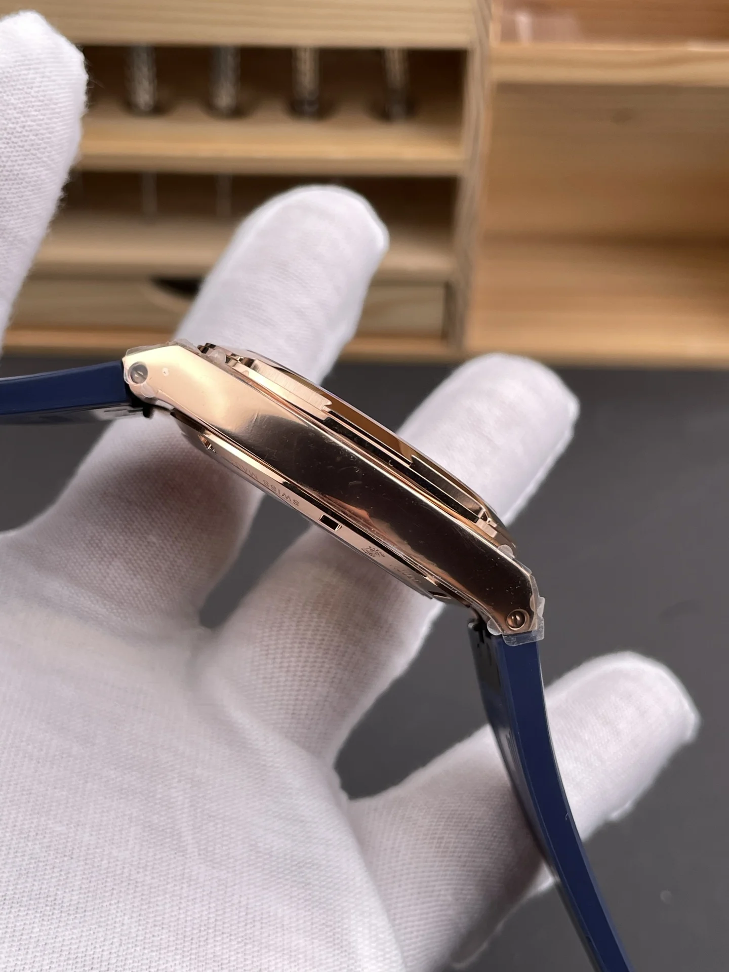 Vacheron Constantin Overseas Rose Gold Blue Dial 41mm — photographed off the sweep