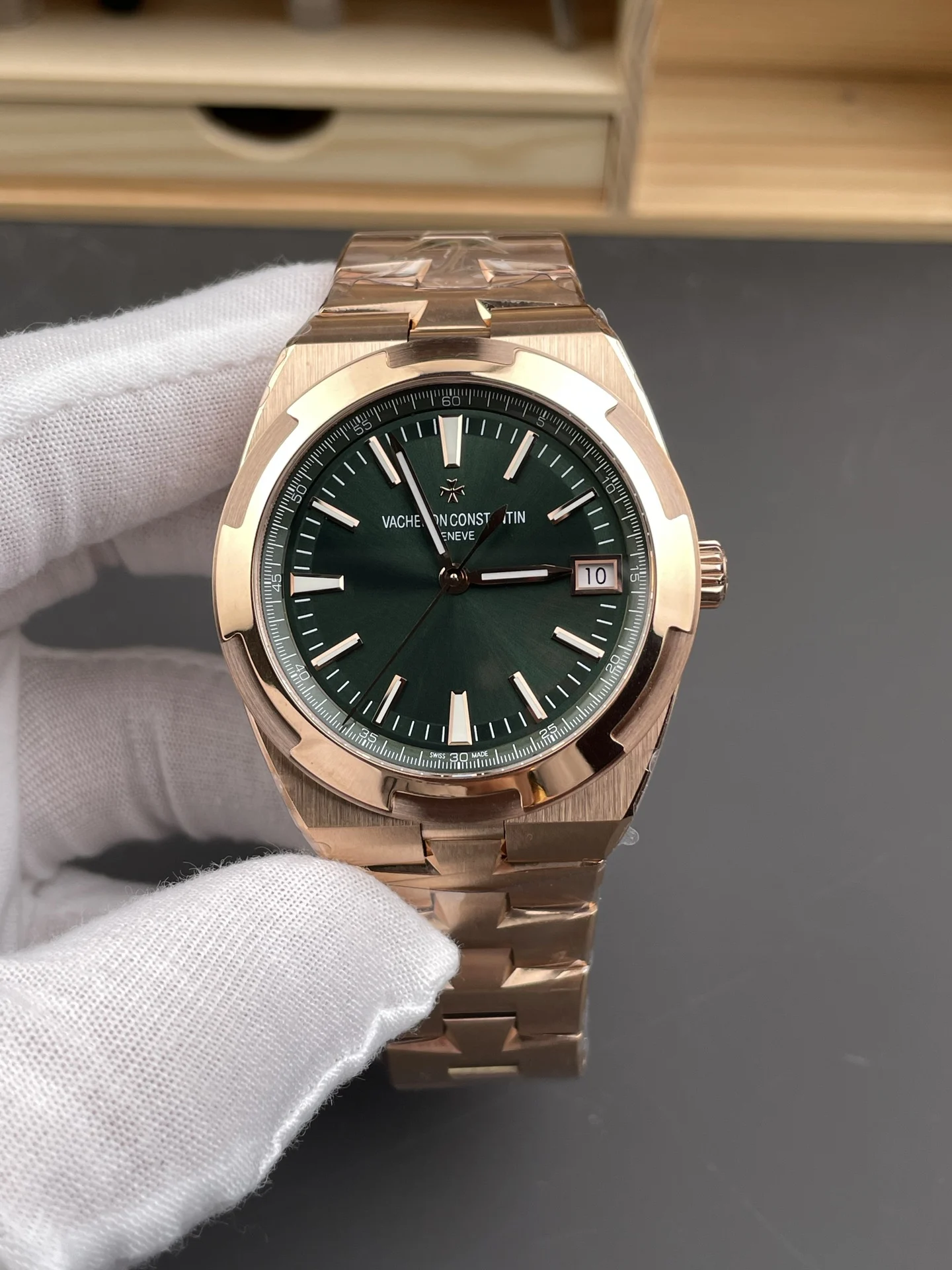 Vacheron Constantin Overseas Rose Gold Green Dial 41mm — photographed off the sweep
