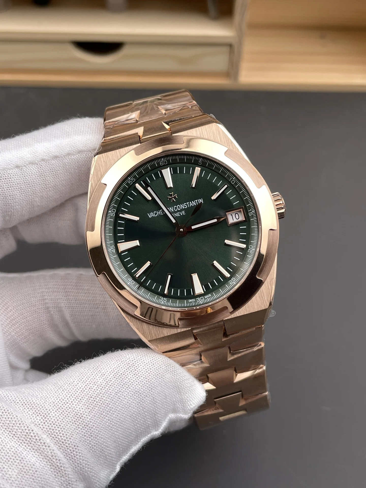 Vacheron Constantin Overseas Rose Gold Green Dial 41mm — photographed off the sweep