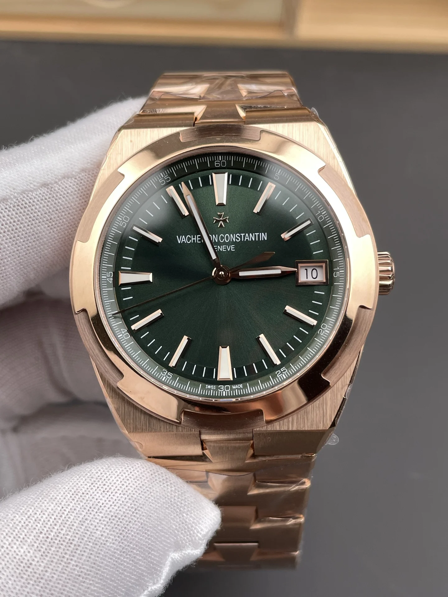 Vacheron Constantin Overseas Rose Gold Green Dial 41mm — photographed off the sweep