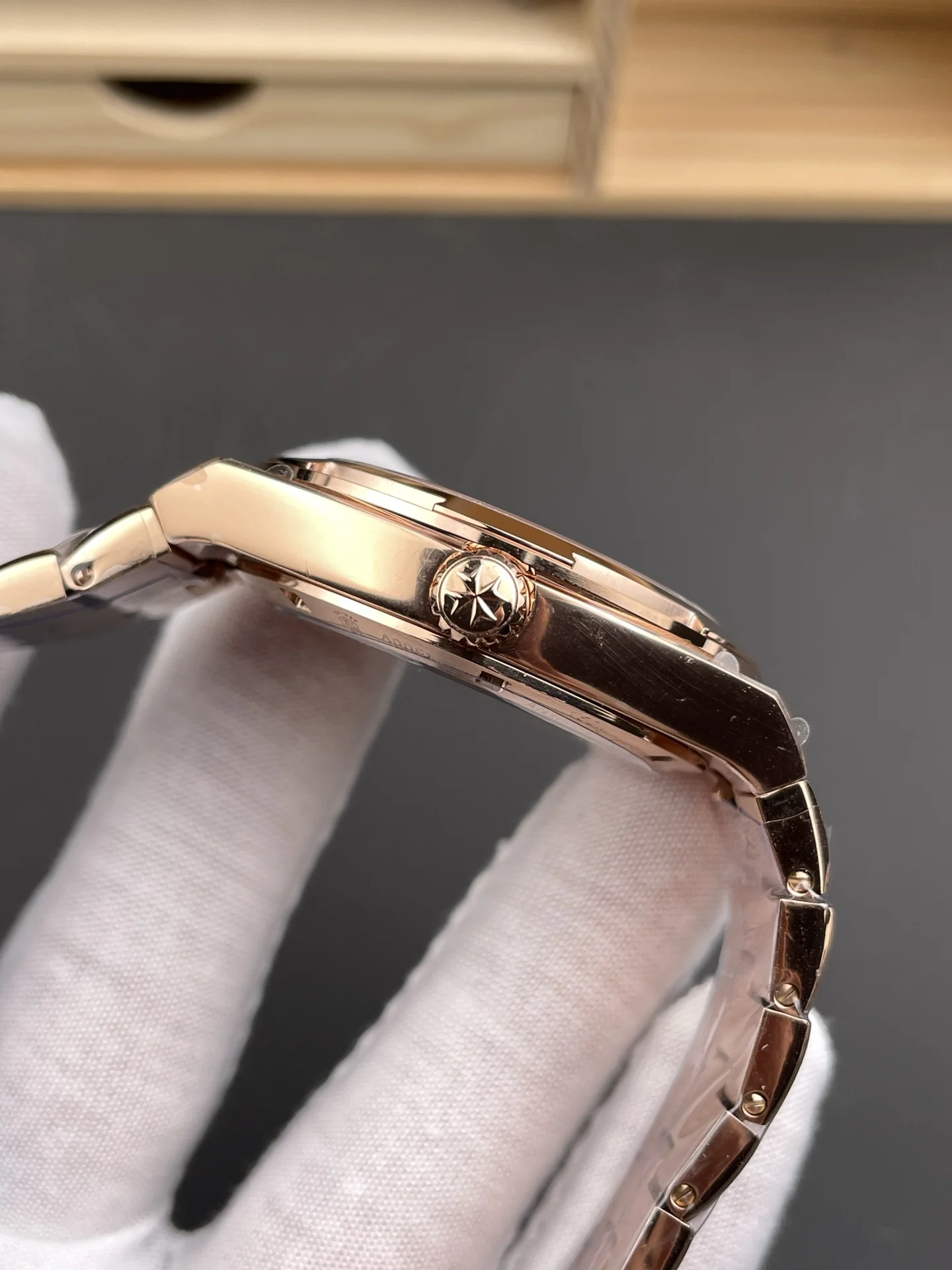 Vacheron Constantin Overseas Rose Gold Green Dial 41mm — photographed off the sweep