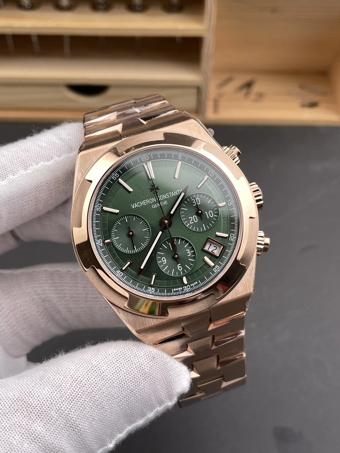 Vacheron Constantin Overseas Rose Gold Green Dial 42.5mm — photographed off the sweep