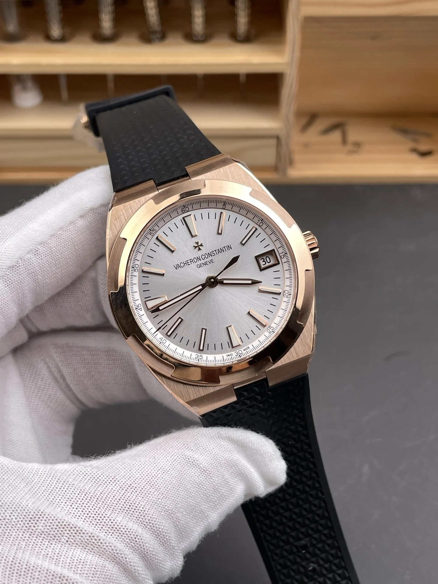 Vacheron Constantin Overseas Rose Gold Silver Dial — photographed off the sweep