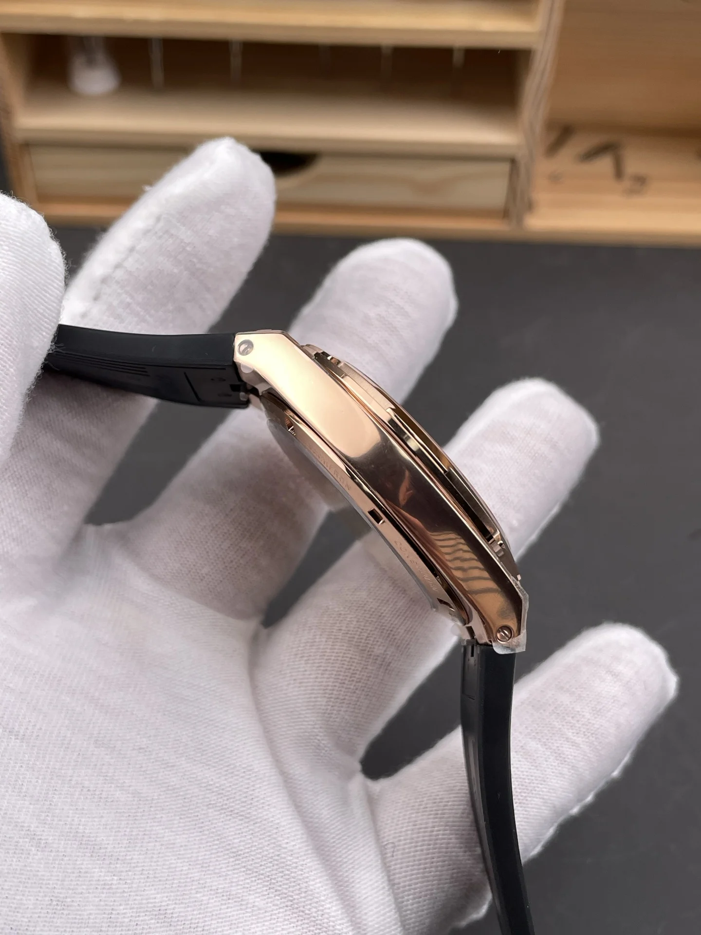 Vacheron Constantin Overseas Rose Gold Silver Dial — photographed off the sweep