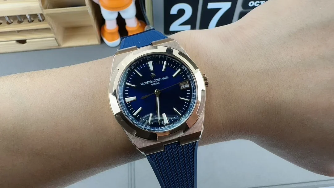Vacheron Constantin Overseas Rose Gold — photographed off the sweep