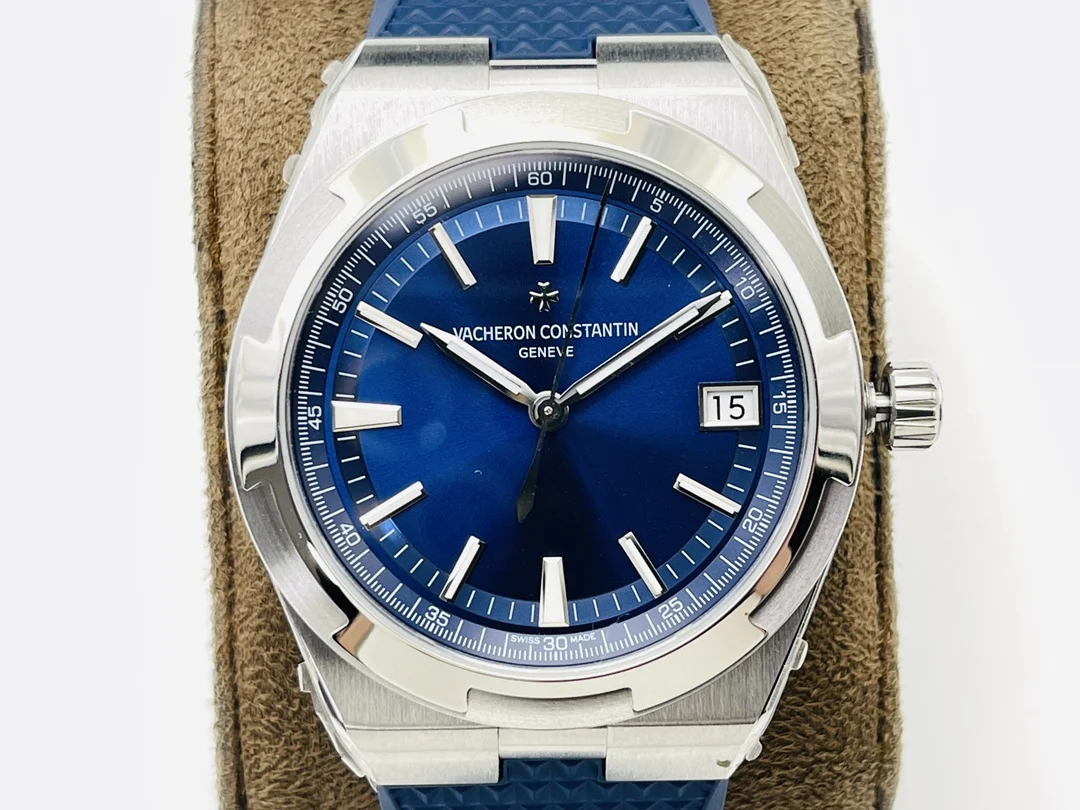 Vacheron Constantin Overseas Steel 41mm — photographed off the sweep