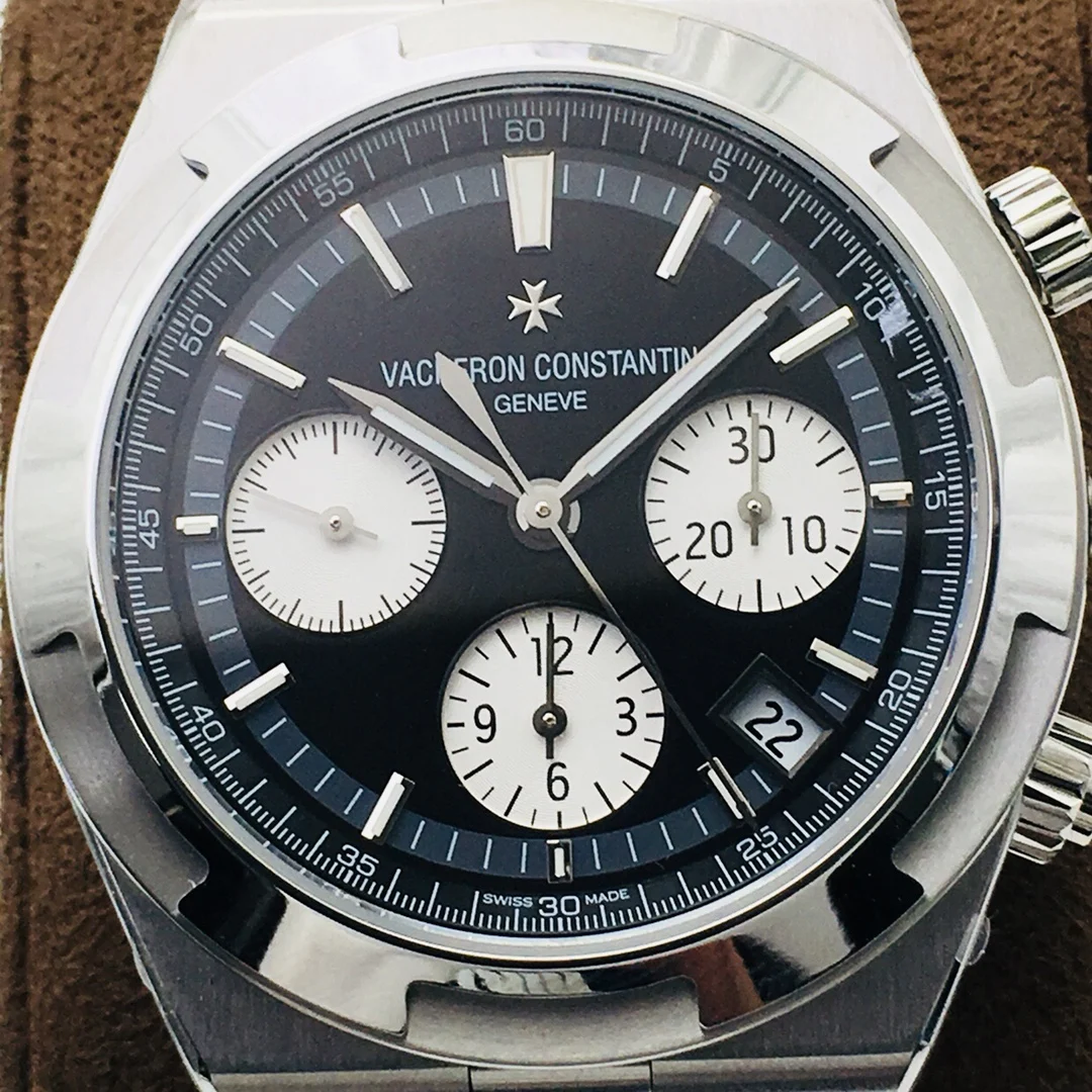 Vacheron Constantin Overseas Steel 41mm — photographed off the sweep