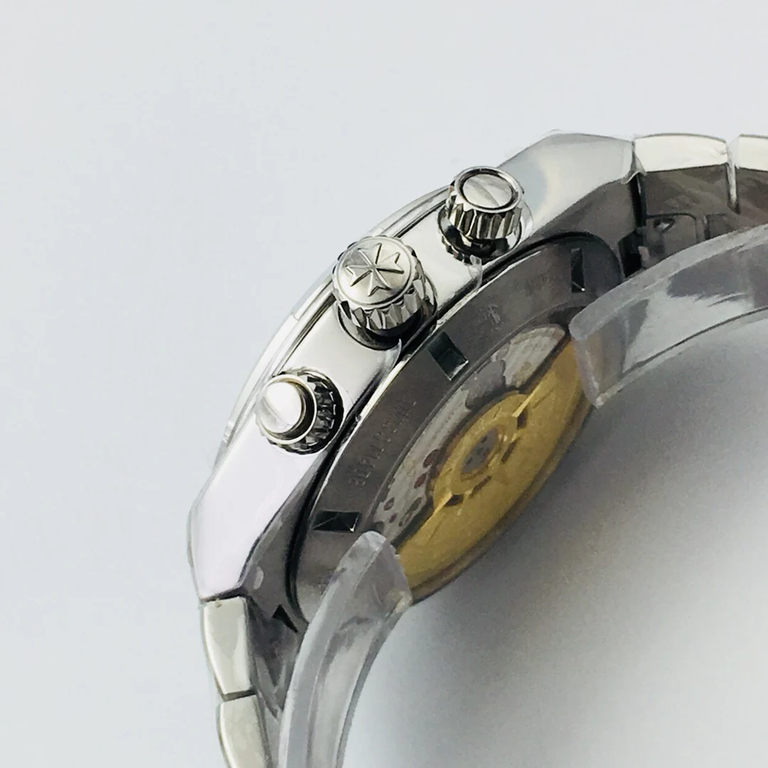 Vacheron Constantin Overseas Steel 41mm — photographed off the sweep
