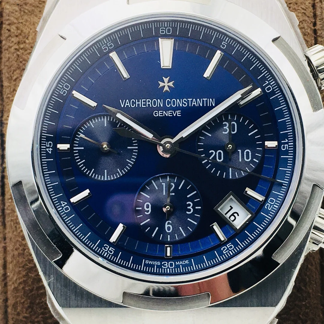 Vacheron Constantin Overseas Steel 41mm — photographed off the sweep