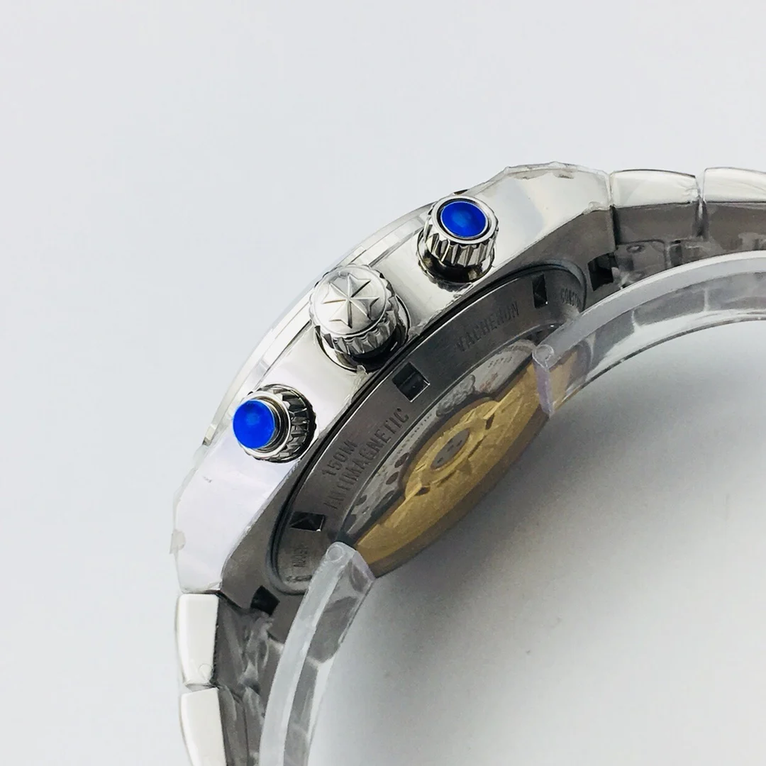 Vacheron Constantin Overseas Steel 41mm — photographed off the sweep